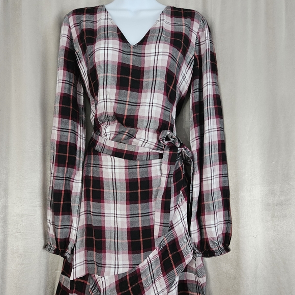 NWOT Express black white & red plaid wrap dress Womens Small - Picture 4 of 7